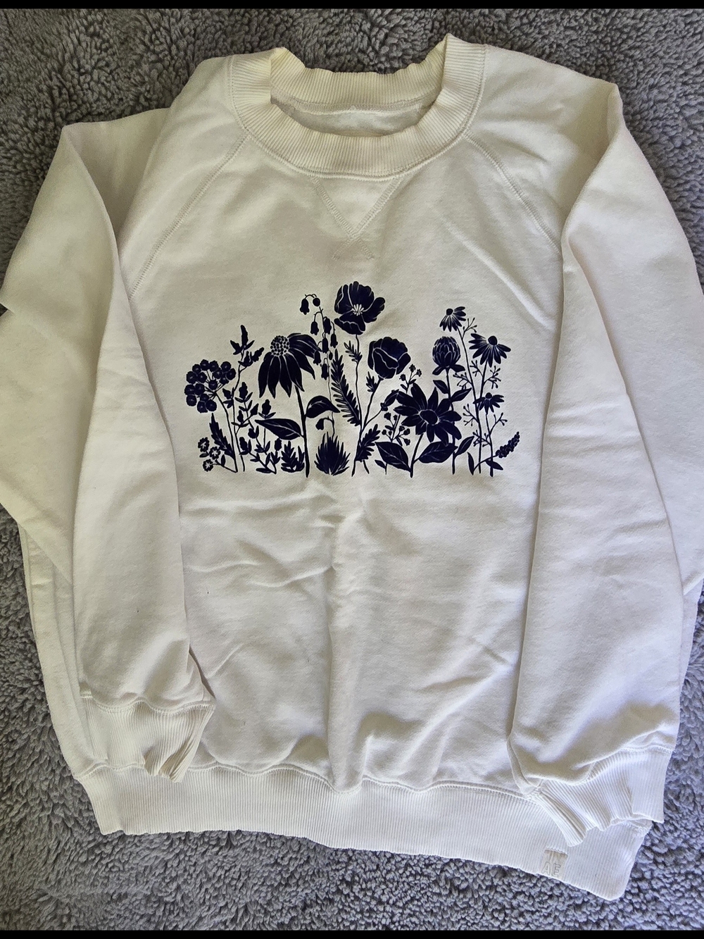 American Eagle Outfitters Cream Sweatshirt with Navy Floral Print